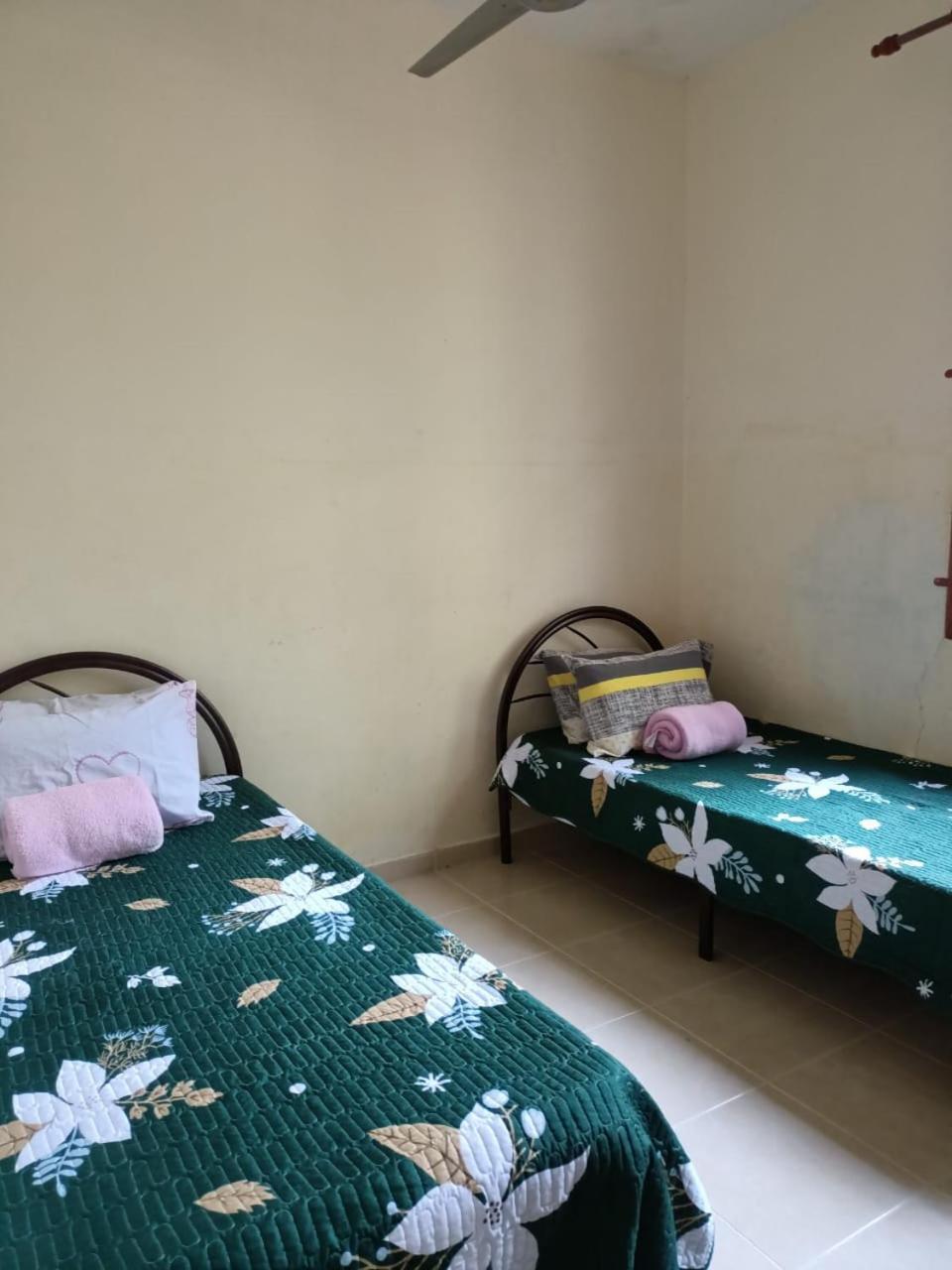 Yasmeen Homestay Kemaman Chukai Exterior foto